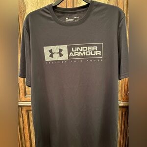 Under Armour Men’s HeatGear T-Shirt – Black (Medium)